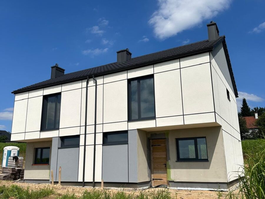 Prace wykończeniowe przy pierwszym budynku osiedla Encanto